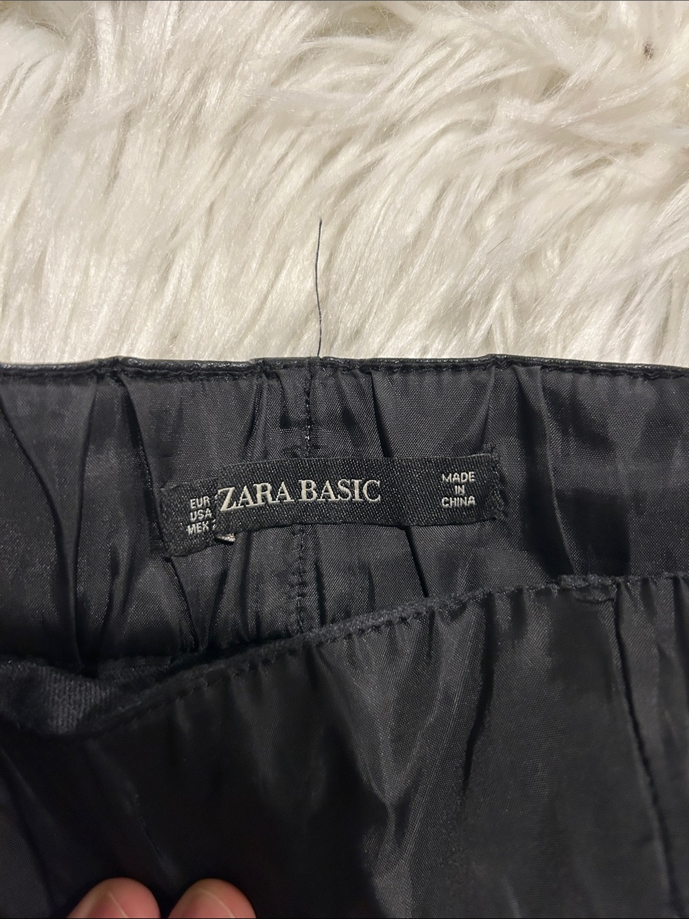 Zara Black Faux Leather Paperbag Mini Skirt with Pockets - Picture 2 of 3